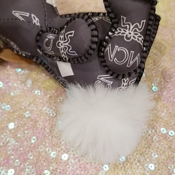 MCM Rabbit Keychain - Picture 5 of 11